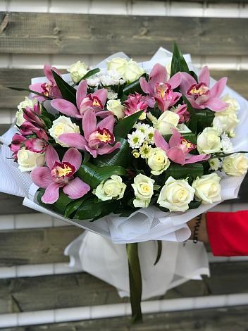 Букет цветов из: Розы и Хризантемы в Толстяково