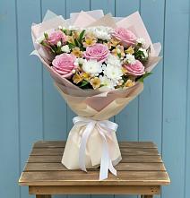 Букет цветов из:  Гвоздики, Орхидеи и Розы в Толстяково
