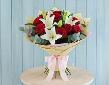 Букет цветов из:  Лилии и Розы в Толстяково
