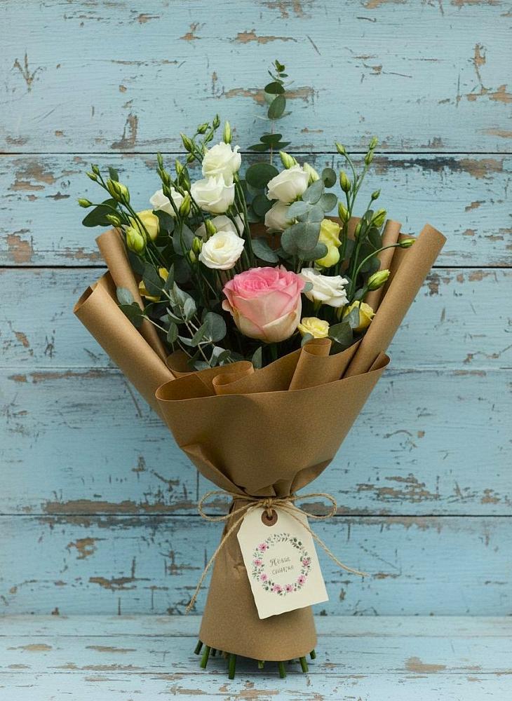 Букет цветов из: Розы и Лизиантусы в Толстяково