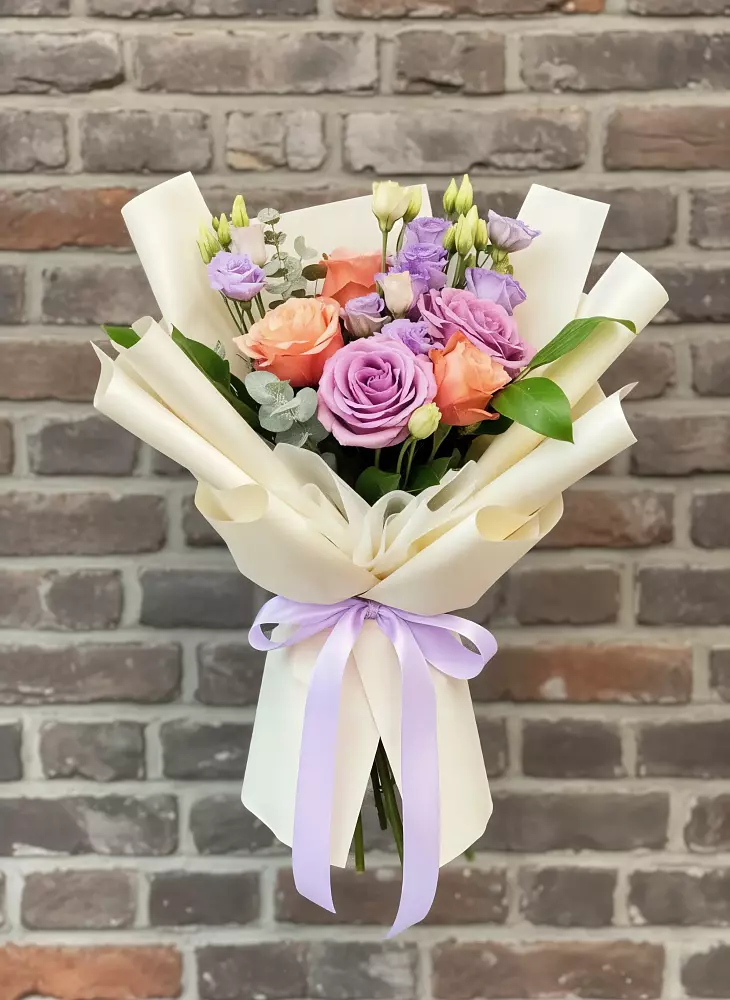 Букет цветов из: Лизиантусы и Розы в Толстяково