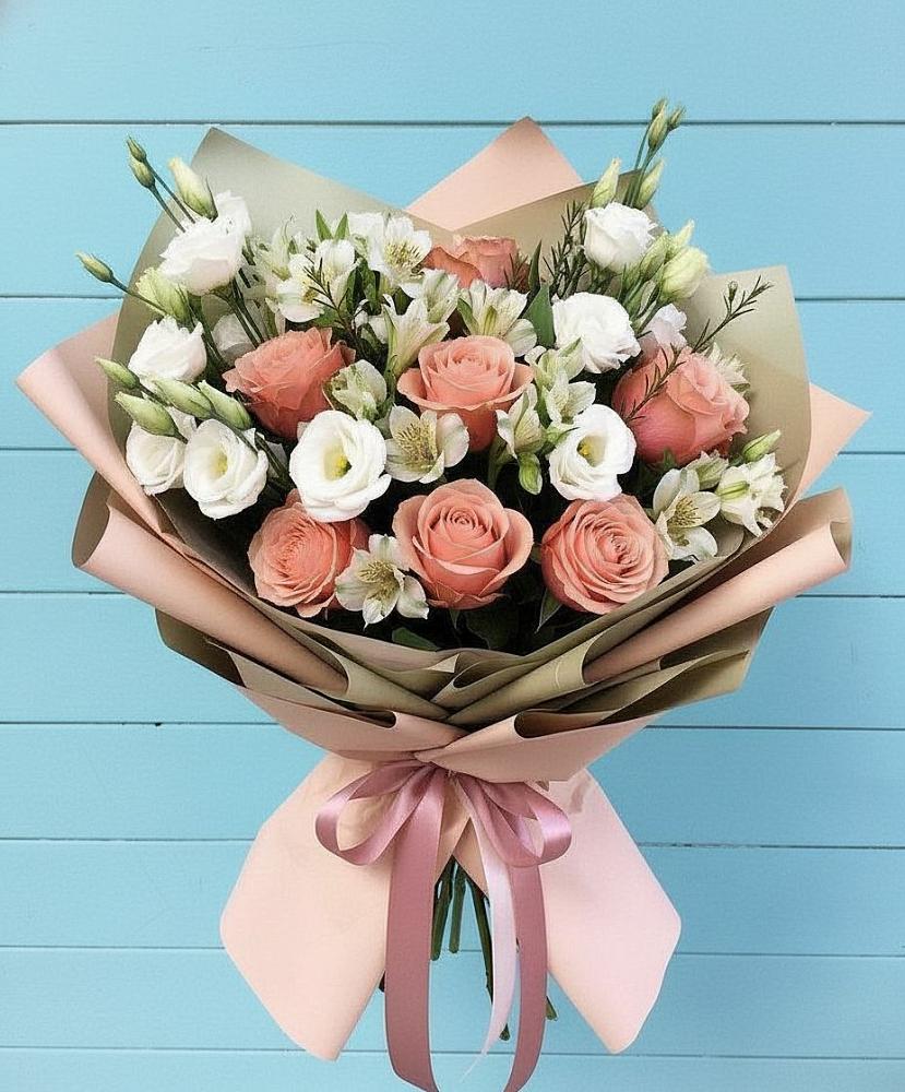 Букет цветов из: Розы, Альстромерии и Лизиантусы в Толстяково