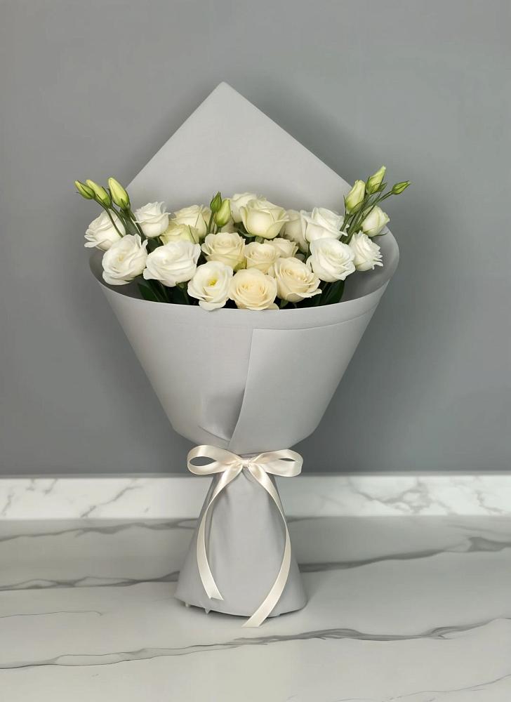 Букет цветов из: Розы и Лизиантусы в Толстяково