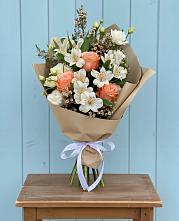 Букет цветов из:  Альстромерии, Лизиантусы, Розы и Хризантемы в Толстяково