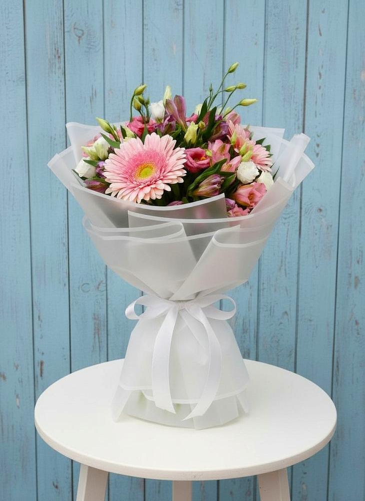 Букет цветов из: Герберы, Альстромерии и Лизиантусы в Толстяково