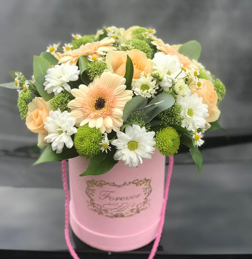 Цветочная композиция из Розы, Герберы и Хризантемы в шляпной коробке в Толстяково